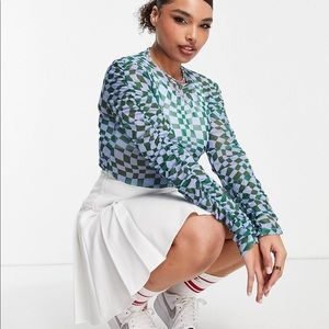 Checkerboard mesh top with ruched long sleeves